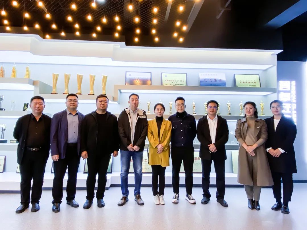 校企合作(zuò)謀共赢 産(chǎn)教融合促發展 | 内蒙古農業大學(xué)職業學(xué)院藝術設計系到訪興泰科(kē)技(jì )裝(zhuāng)飾集團洽談合作(zuò) 